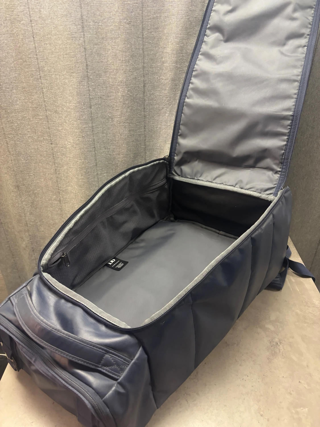 Mörkblå ryggsäck från Db - 2