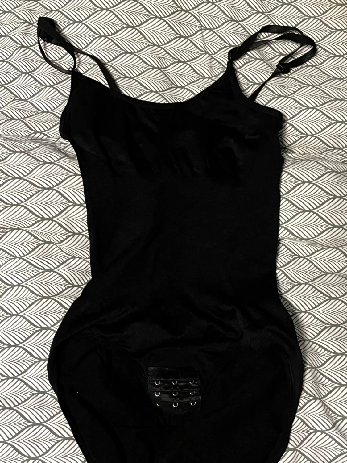 Svart shapewear med justerbara axelband XS