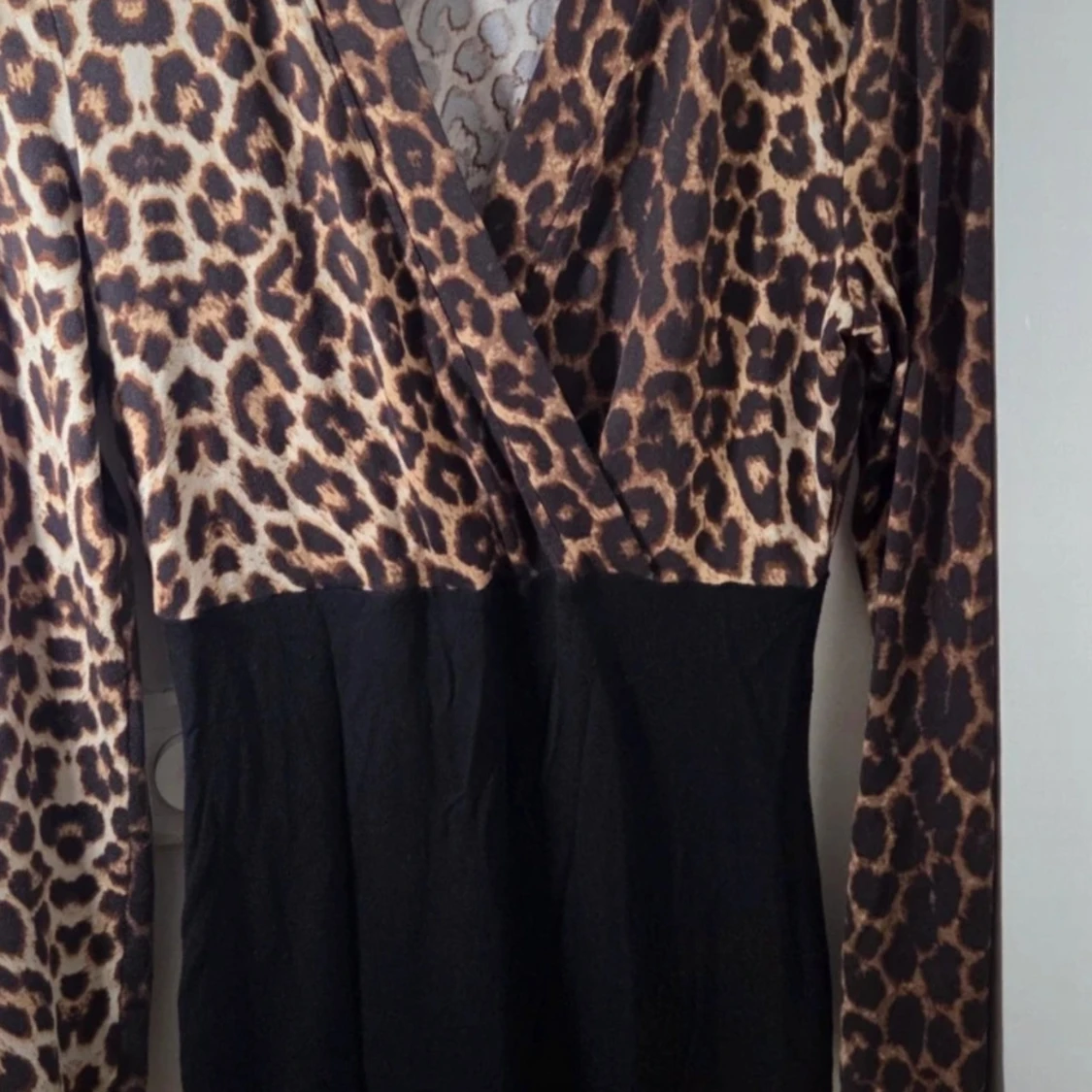 Leopardmönstrad omlottklänning - 2