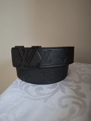 Svart Louis Vuitton bälte  - Helt nytt bälte, den är 120 cm lång