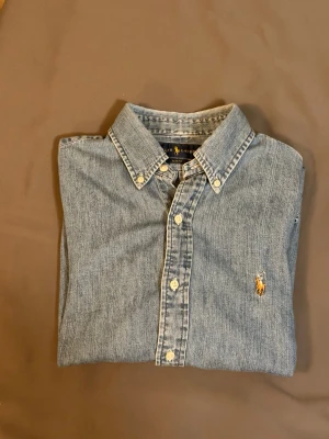 Ljusblå jeansskjorta Ralph Lauren M - Storlek M i slim fit