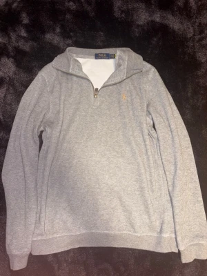 Ralph lauren zip - Grå Ralph lauren zip i mycket fint skick