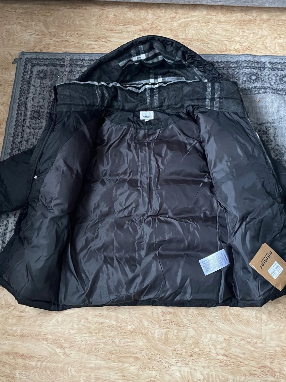 Svart pufferjacka från Burberry - 1