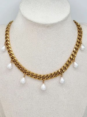 18K guldpläterat halsband  - Kedjetjocklek-9mm .Nickelfri. Högkvalitativ rostfritt, 18K guldpläterat stål 316 .