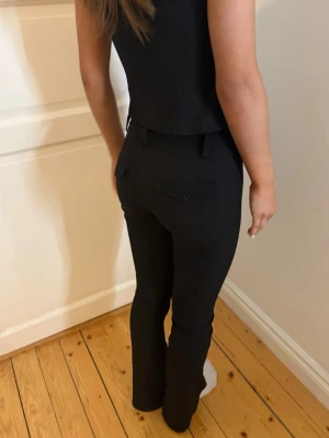 Svarta bootcut kostymbyxor - Snygga kostymbyxor som inte kommer till användning längre❤️ skriv om ni undrar något❤️