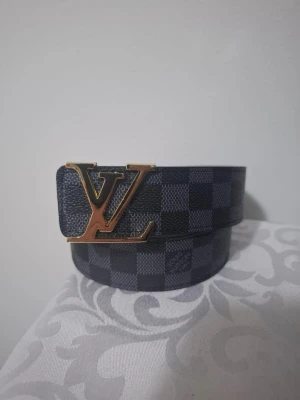 Louis vuitton bälte  - Helt nytt, flera bälte finns på min konto!