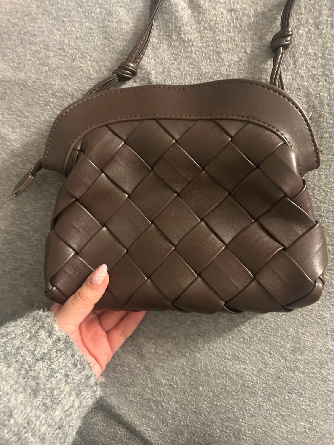 Brun/vinröd flätad axelväska från Carin Wester - 1