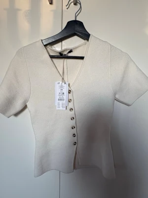 Stickad topp - Så fin, säljs inte längre, prislapp kvar💓