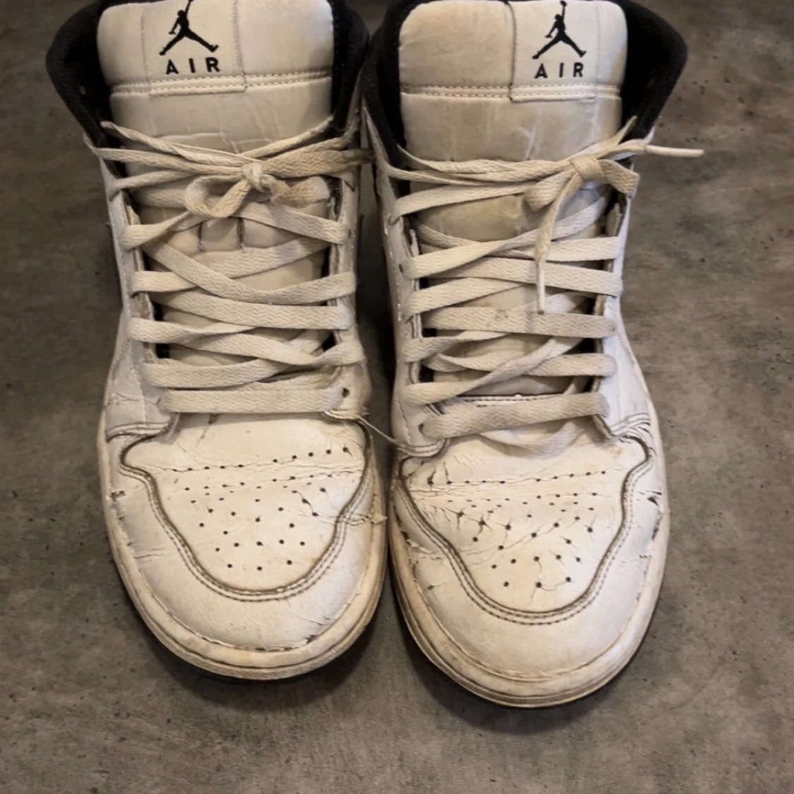 Nike Air Jordan 1 vita och svarta sneakers