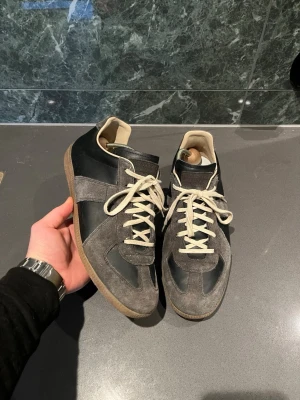 Maison Margiela Gats - Maison Margiela | Mycket bra skick | Size - 45 | Pris 2499 | Hör av dig vid minsta fråga eller fundering📩