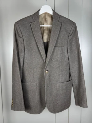 Stickad Kavaj J.Lindeberg | S - Snygg stickad kavaj från J.Lindeberg. Storlek S slim fit. Hör av er vid funderingar 🙌