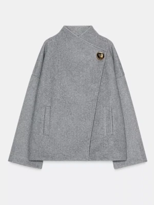 Jacka - Snygg grå omlottkappa med knapp. Helt ny med etikett kvar!