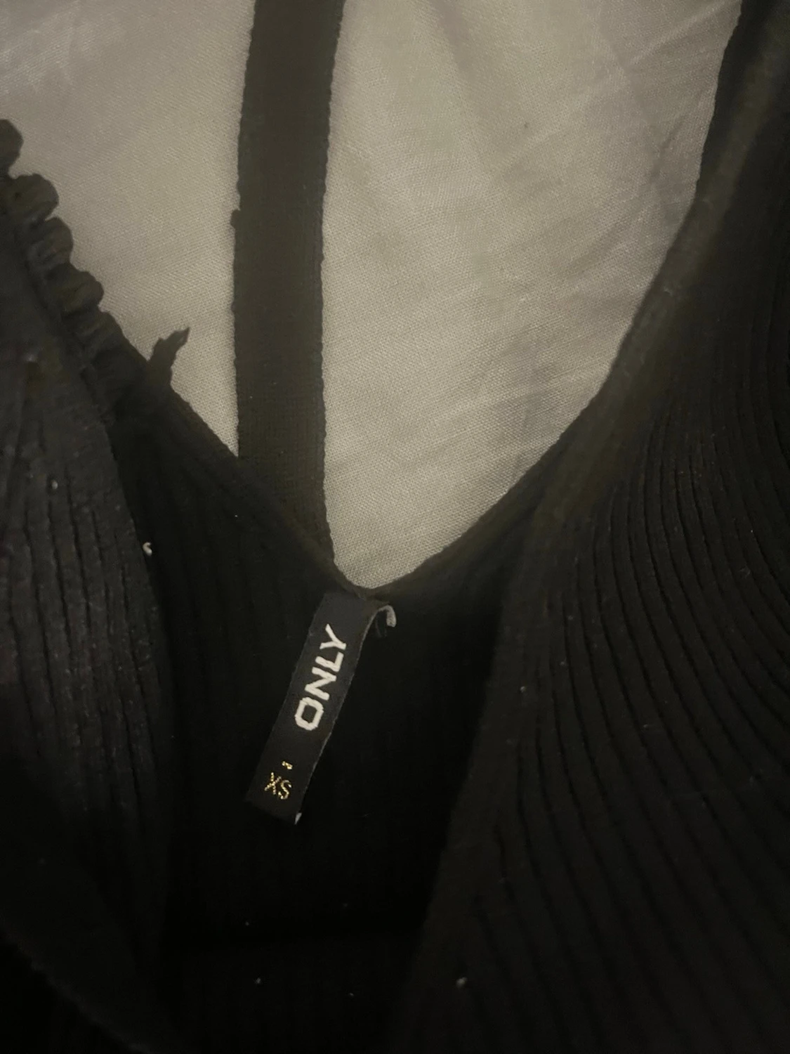 Svart ribbad topp från ONLY XS - 2