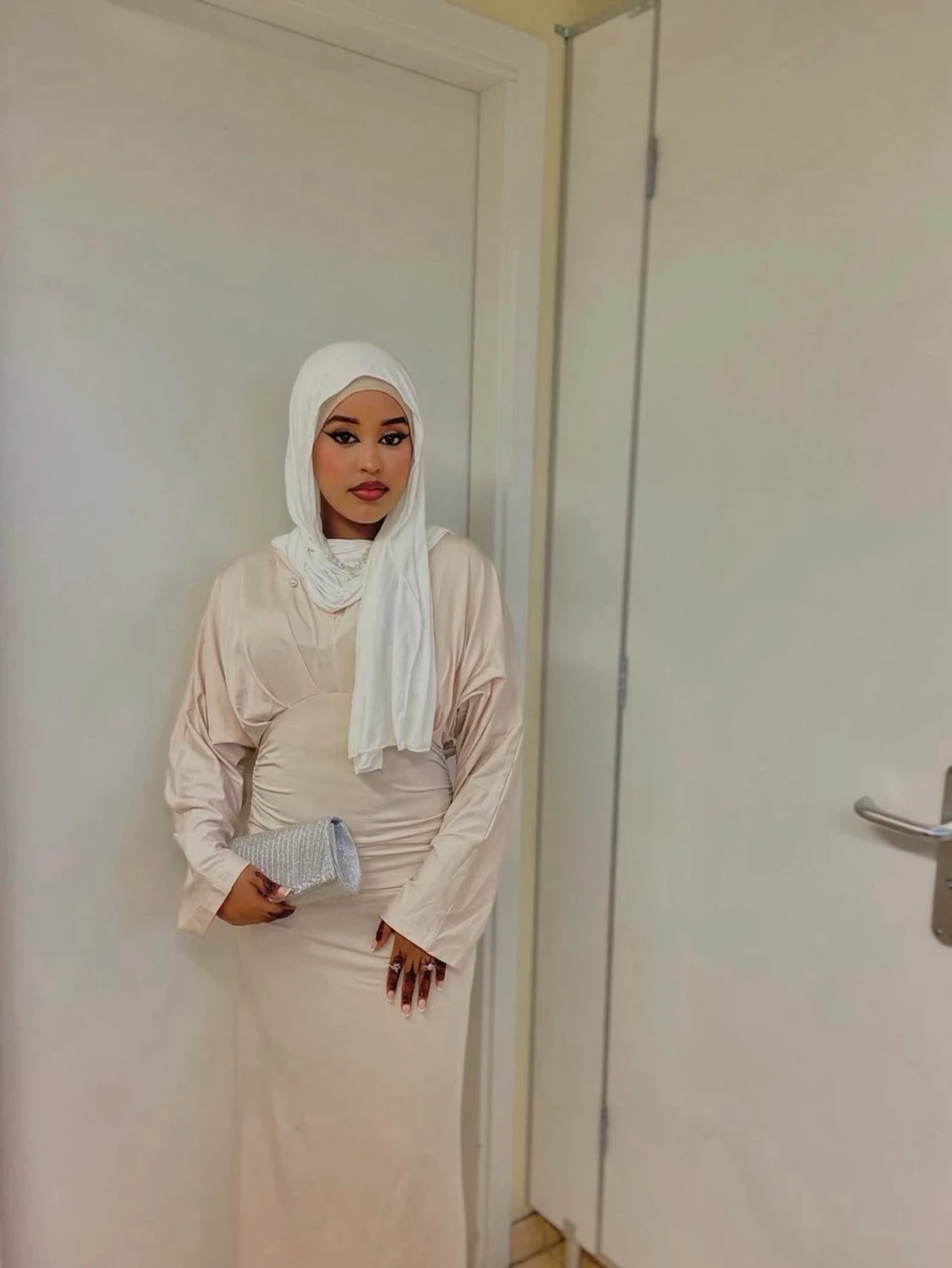 En Ljus rosa långklänning - 1