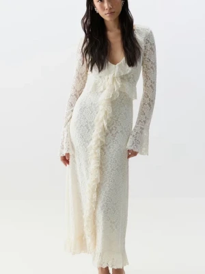 Vit spetsklänning med volang - Använt fåtal gånger 