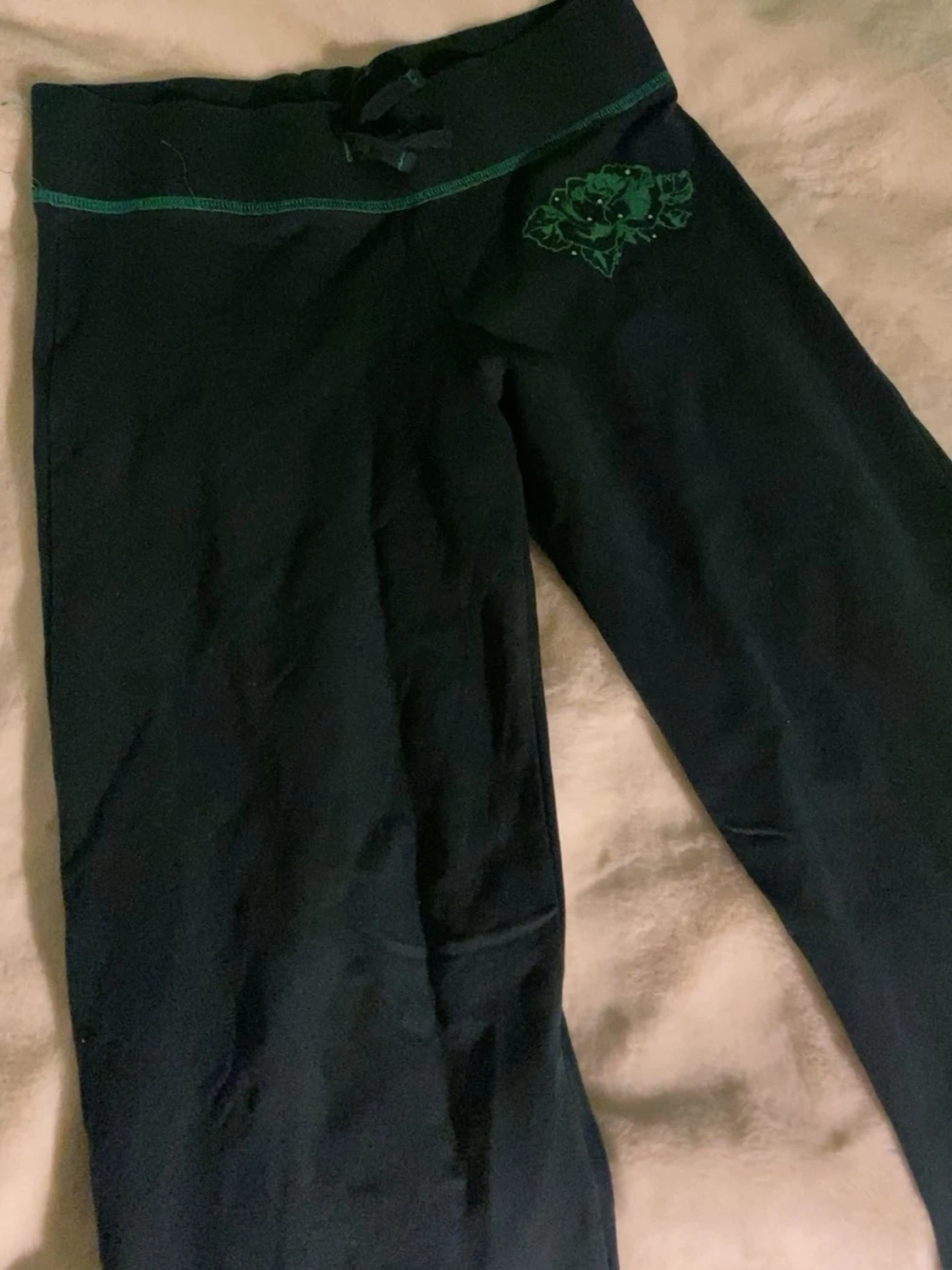 Mörk gröna leggings med ljus grön detalj