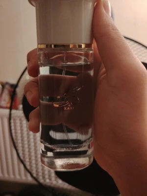 Ahmed al maghribi kaaf - Jag söker efter parfym byte då, jag inte tar p mig den ofta, för att byta måste man vara i Stockholm, om ni har några frågor, fråga gärna till, atomizerns/ sprayaren är lite sönder men funkar för att spraya bra