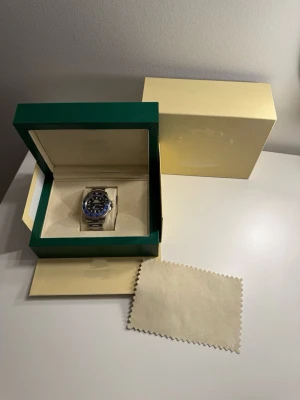 Automatisk Herr Klocka  - Helt ny klocka med automatiskt urverk, rostfritt stål, safir glas och vattentålig. 