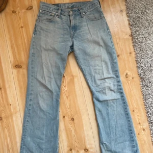 Bootcut Levi’s jeans 507 - Supersnygga Levis 507 i en klassisk ljusblå tvätt
