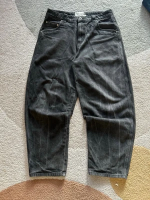 Baggy Jeans Dime  - Säljer ett fett par jeans från Dime. Sjukt bra passform, inga defekter. Tveka inte att höra av dig vid några funderingar 🙏