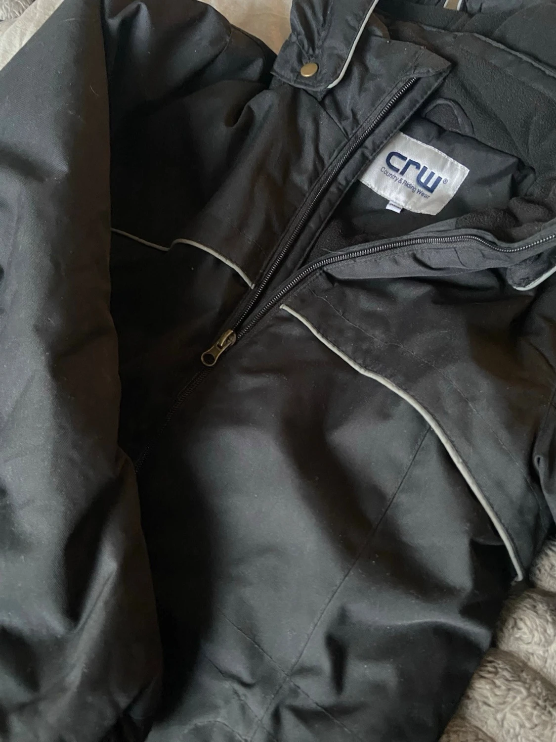 Svart dunjacka från CRW  - 1