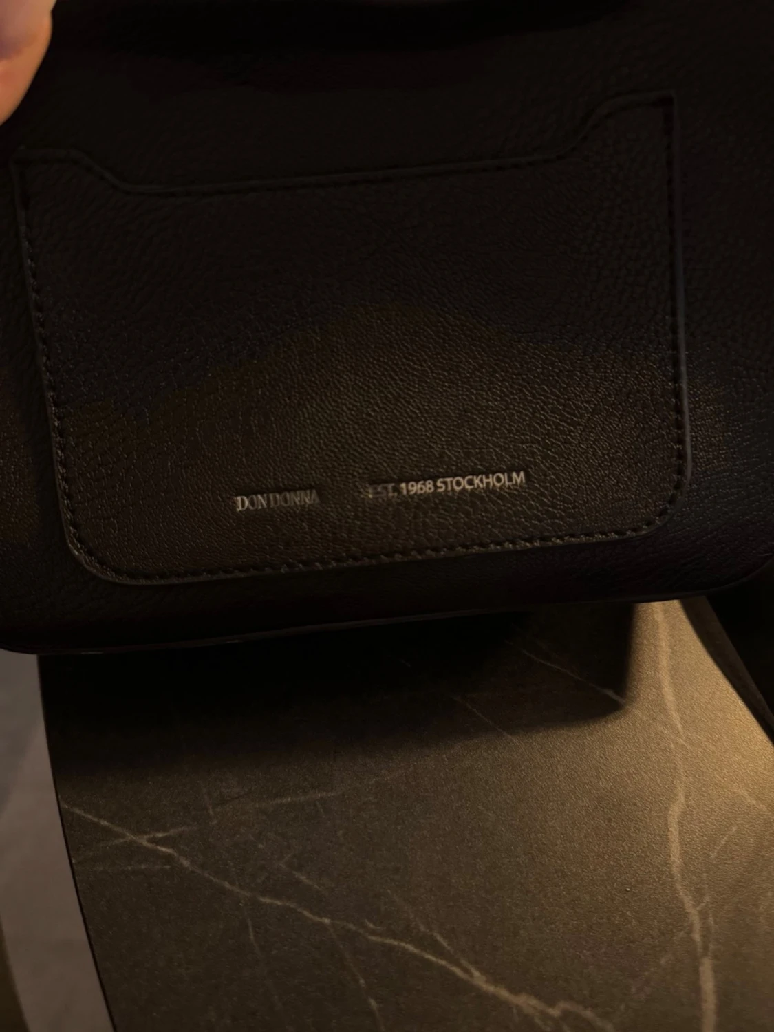 Svart axelväska från Don Donna - 1