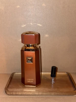 2ml Liquid Brun sample  - 2ml sample av liquid Brun, 10% rabbat på bundles, vid köp över 99kr ingår en gratis 2ml sample 