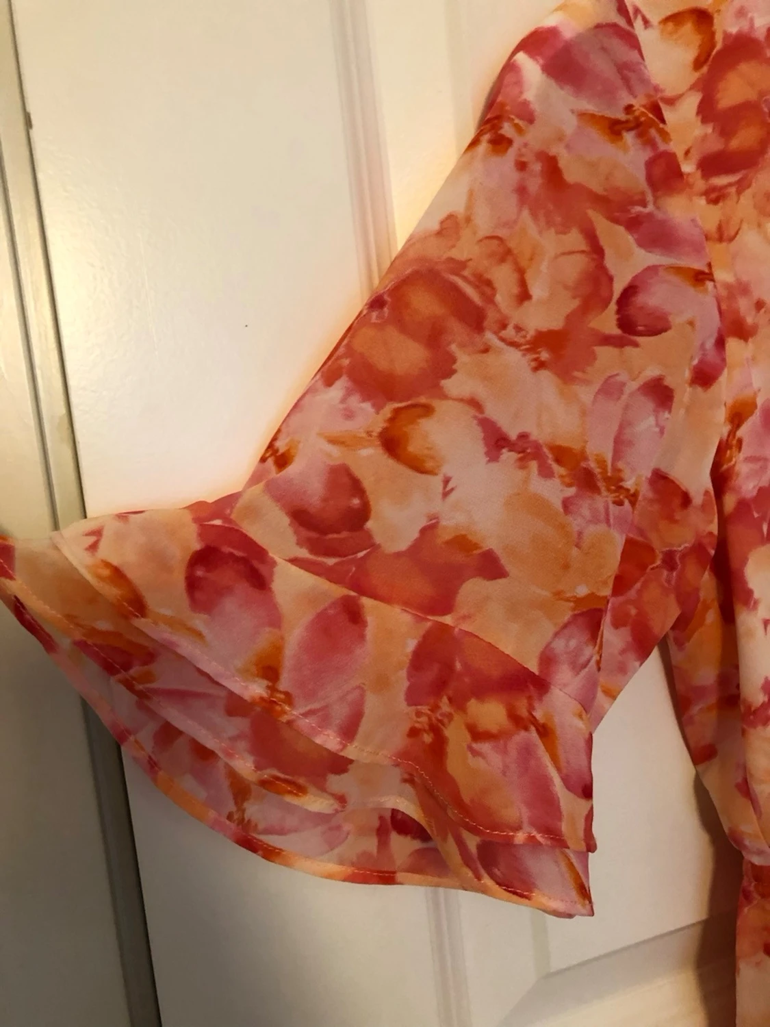 Blommig kortklänning med volang - 1