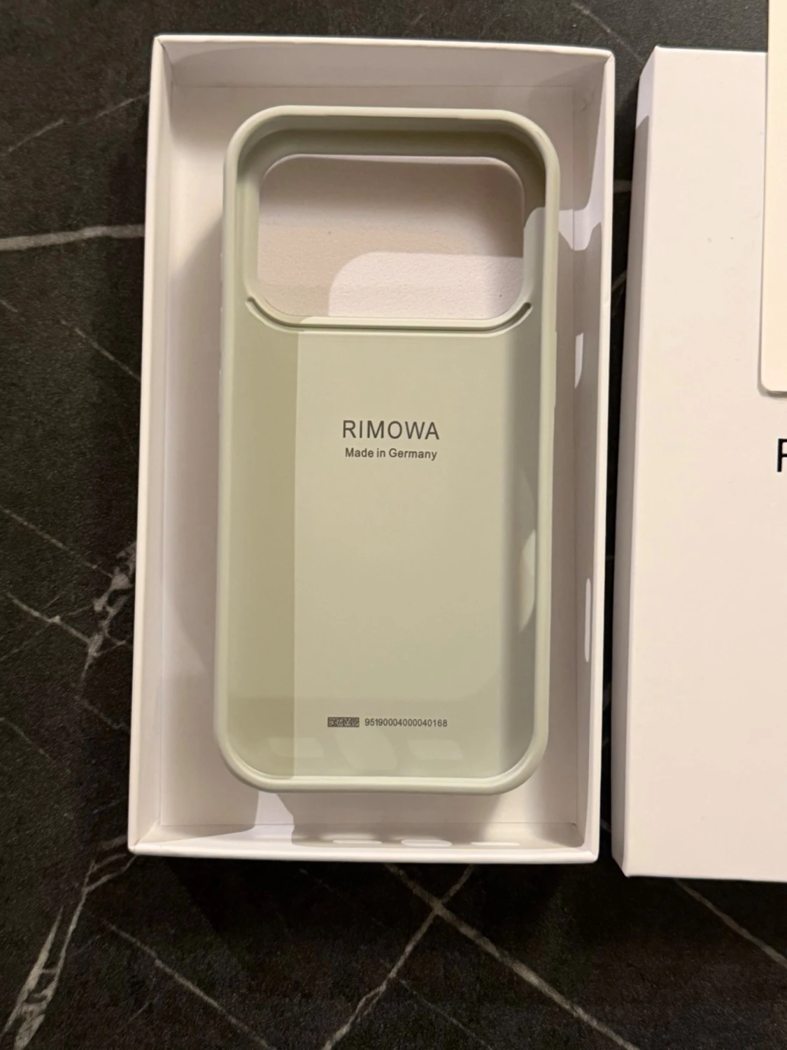 Rimowa iphone 17 pro  - 3