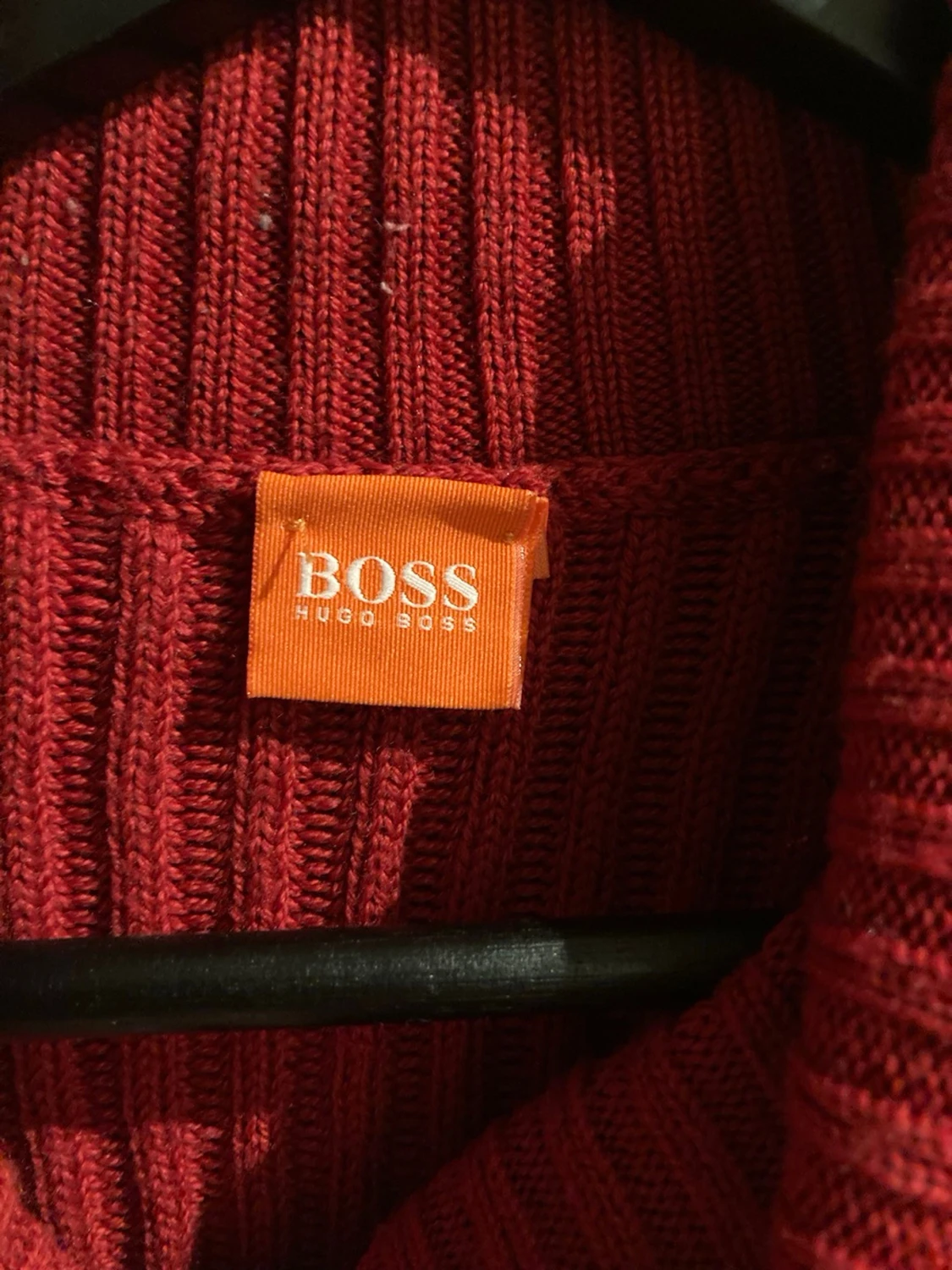 Röd ribbstickad polotröja - 2