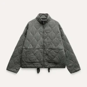 Grå quilted zara jacka - Super snygg💕 Säljer då den inte kommer till användning längre!