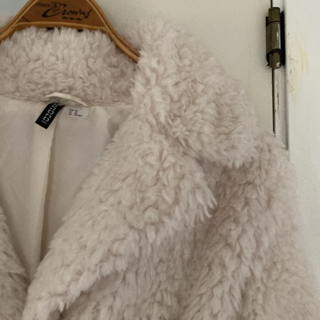 Vit teddyjacka med bälte från H&M - 2