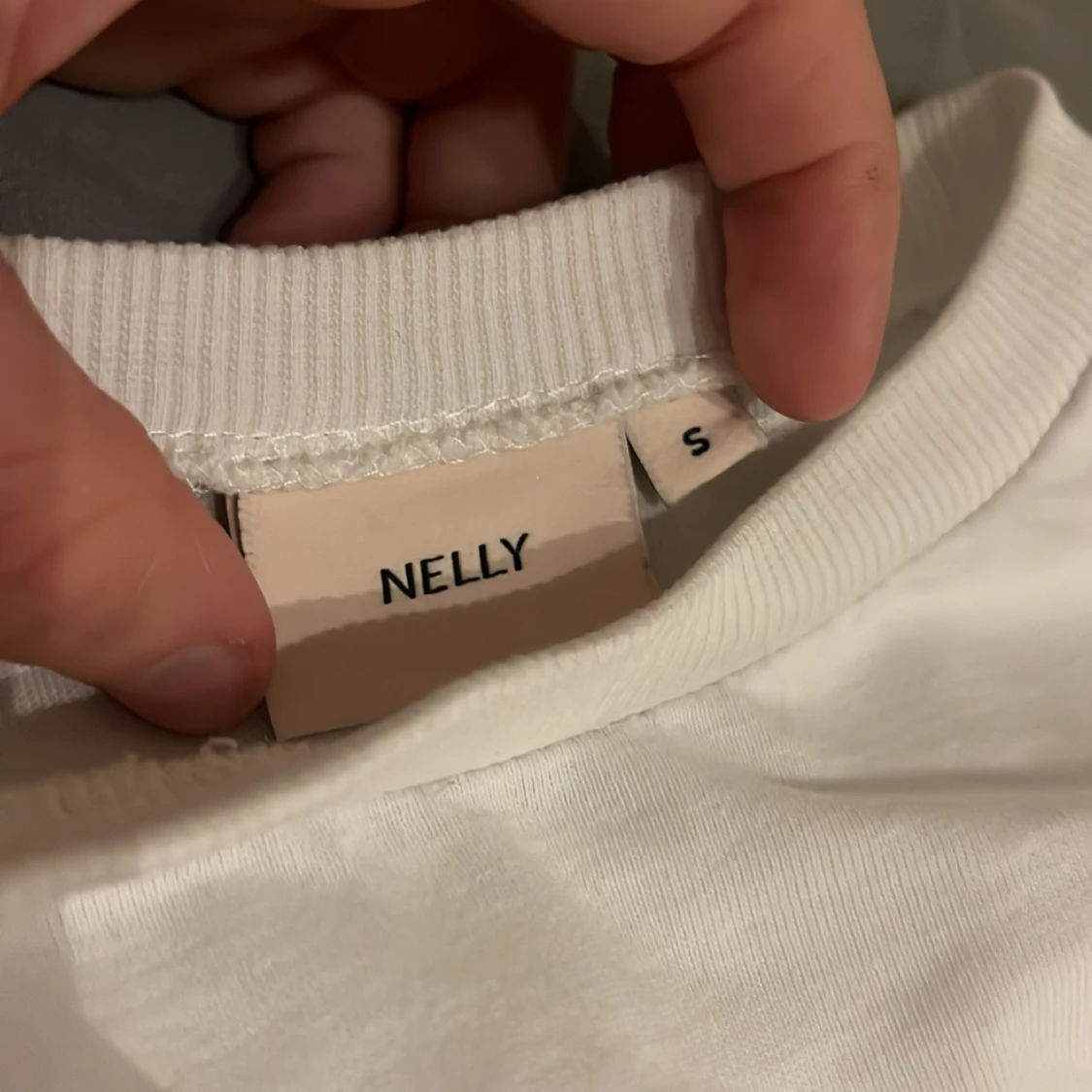 Vit croppad topp med knyt från Nelly - 2