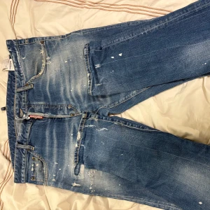 Dsquared 2 jeans - Använt flitigt men hyfsat gott skick. Storlek 54