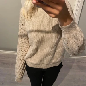 Fin stickad tröja! - En jättefin stickad tröja ifrån FREE/QUENT, väldigt skön också!