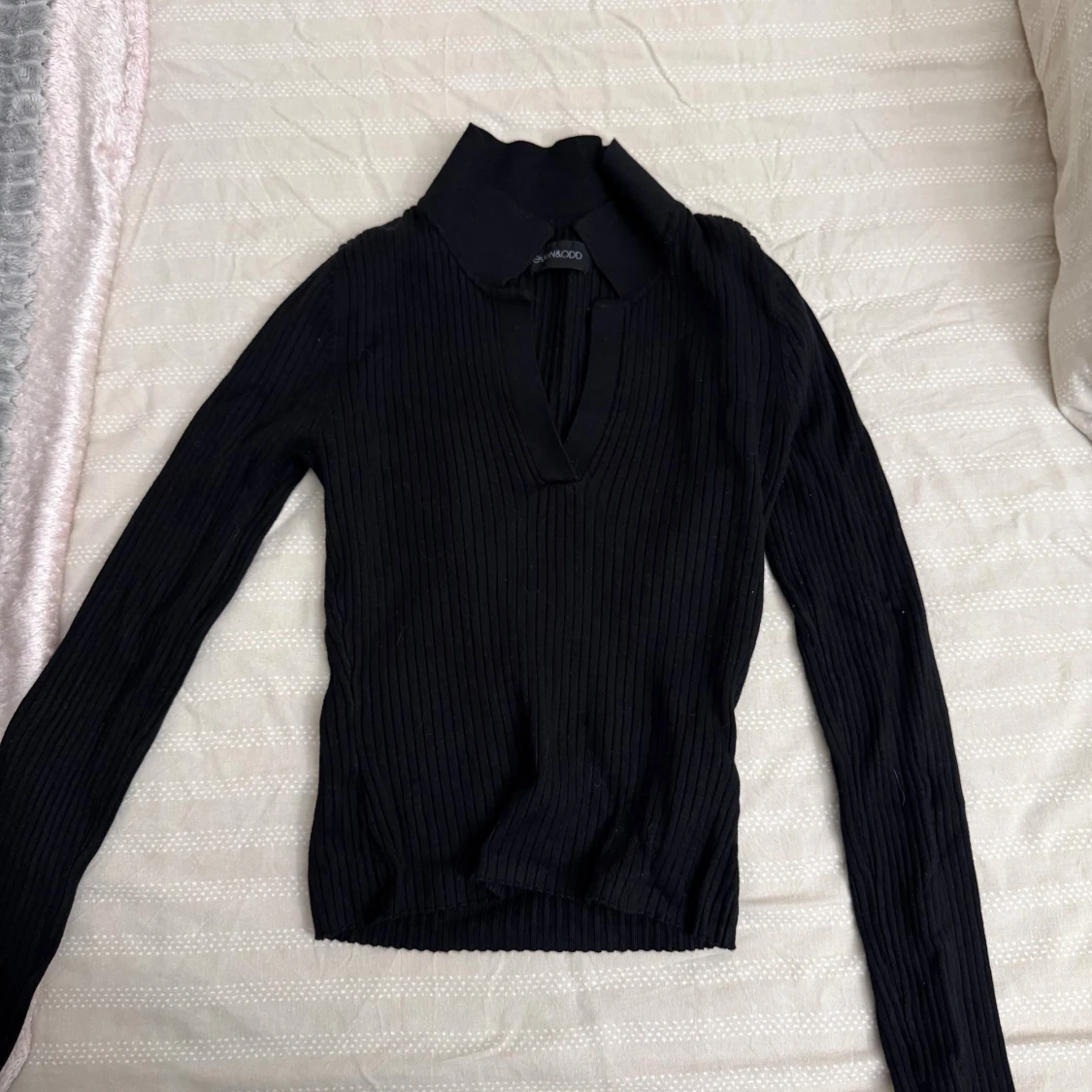 Svart ribbad långärmad tröja 