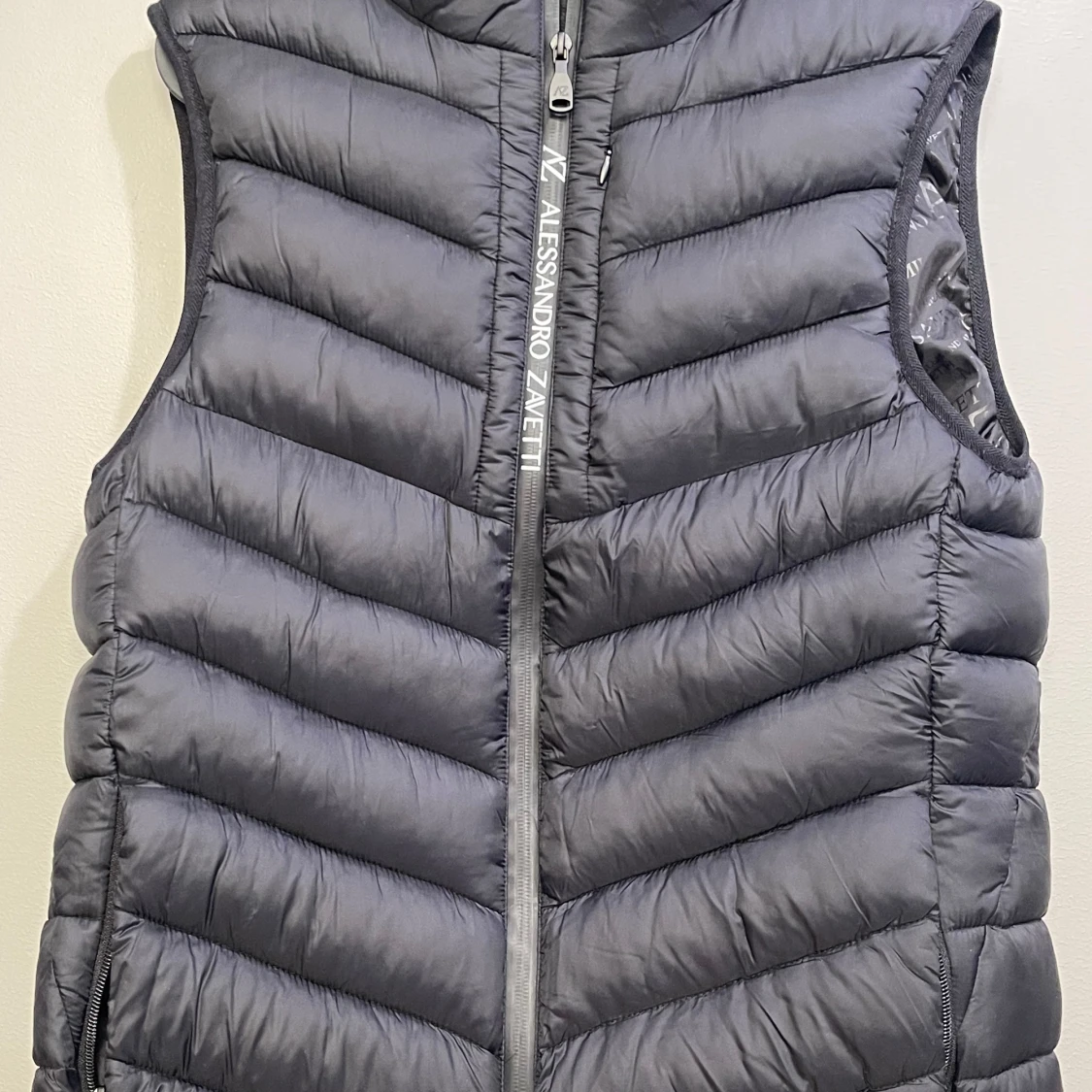 Svart dunväst från Alessandro Zavetti