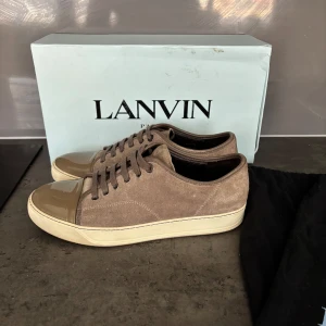Lanvins Cap Toe - Lanvins cap toe i sorlek 8 som motsvara 43 ungefär sulan är i toppskick samma med skon som är väldigt nära toppskick fråga vid funderingar!😀