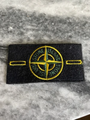 Stone Island patch - Säljer då jag inte använder patchen. Perfekt skick. Äkta. Knapparna med följer inte