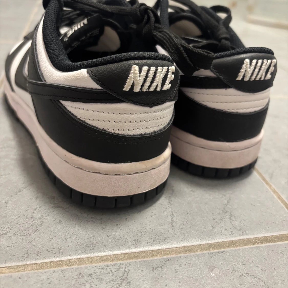 Nike Dunk Low svart/vit sneakers - 1