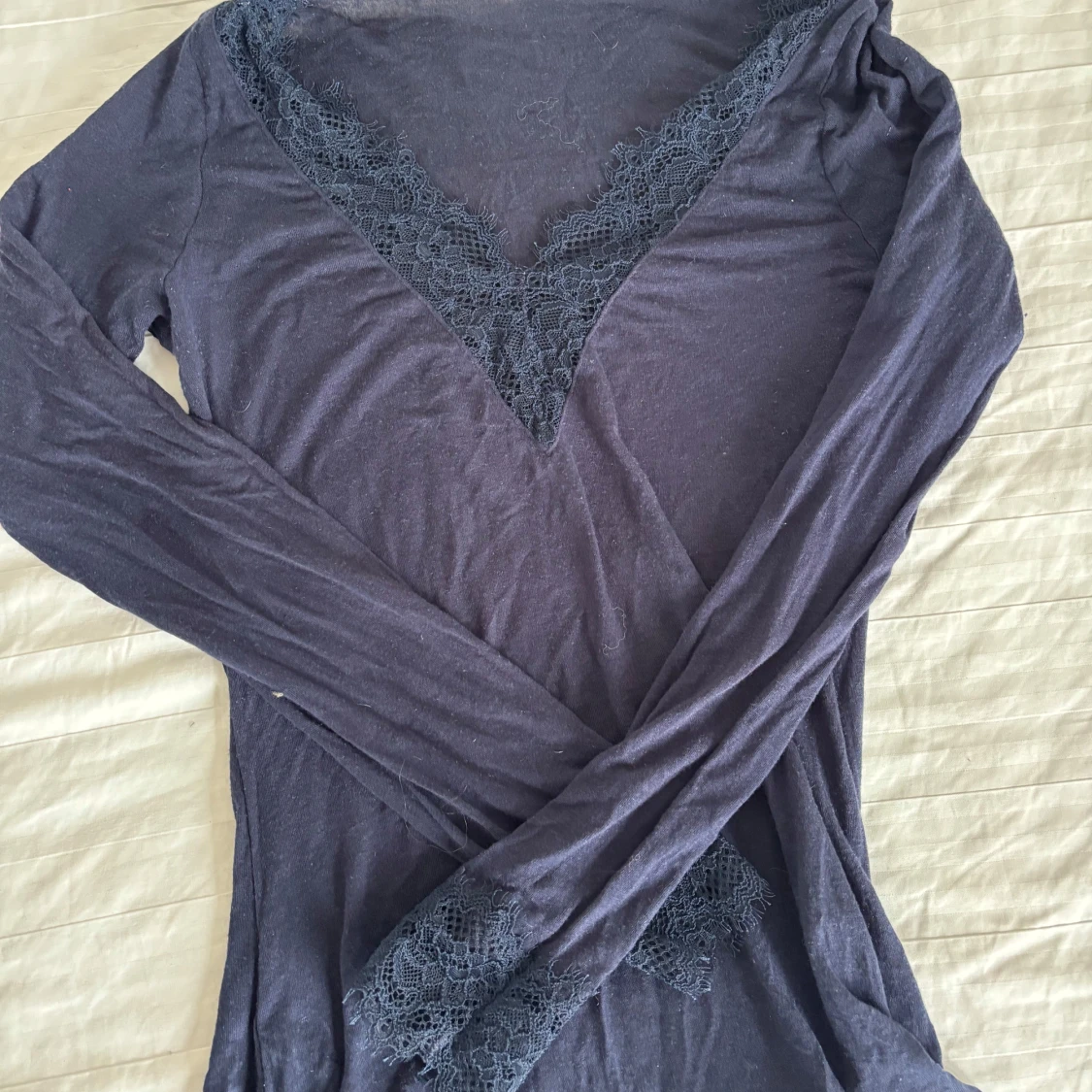 Intimissimi tröja ”modal cashmere ultralight long lace shirt” spets