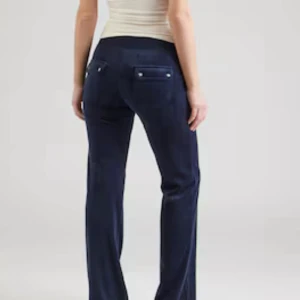 Juicy couture  - Snygga juicy couture byxor. Bra skick, men kommer tyvärr inte till någon användning längre. Skriv privat för fler bilder. Pris kan diskuteras!💞