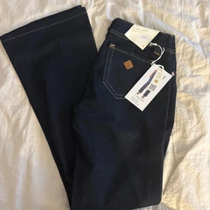 Arbrand super low kick jeans  - Säljer skit snygga jeans från Arbrand deras 00 super low kick jeans i storlek 25 /AU7. Helt nya, lapp kvar. Köpta för 999kr. 