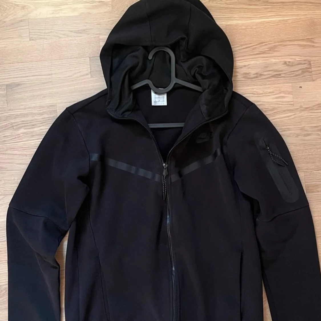 Svart Nike hoodiejacka med dragkedja