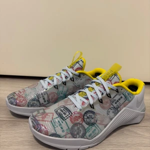 Nike training shoes - NIKE METCON 5 AMP ”PASSPORT” Malli: CJ0819-407 Koko: 40 Ovh: noin 140e  Postitus/nouto  crossfit kuntosali gym