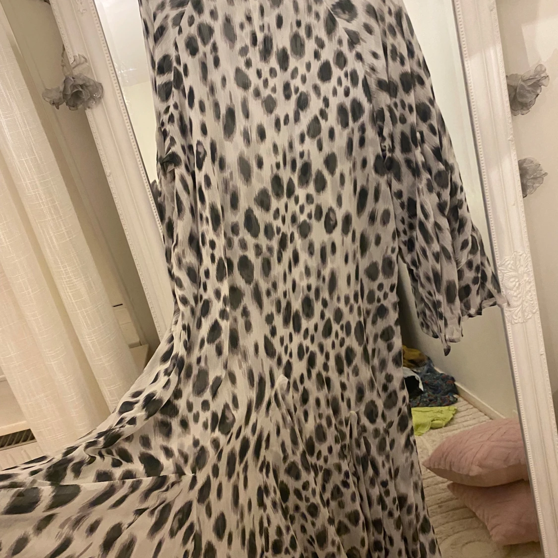 Långklänning med leopardmönster