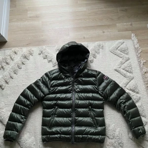 Colmar Jacka - Tjena! Säljer nu denna riktigt schyssta colmar jacka i otroligt bra skick, perfekt nu till vintern! Hör av er vid frågor och funderingar🙌