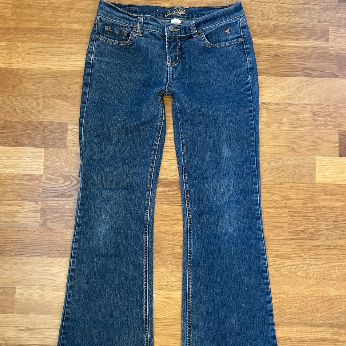 Blå bootcut jeans 