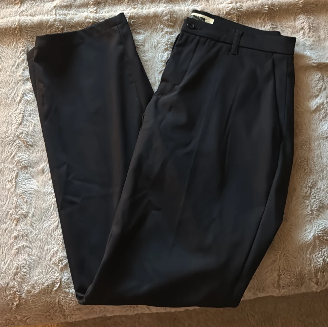 Svarta kostymbyxor från Woodbird