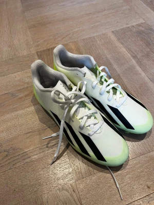 Fotbollsskor från crazyfast, Adidas - Oanvända fotbollsskor från Adidas, storlek 42, crazyfast